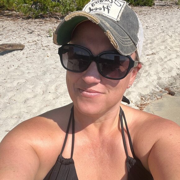 Meet your Posher, Lauren! - Picture 1 of 1